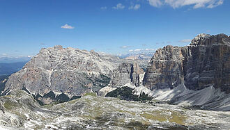 Schöner Blick auf die Berge, bei hoffentlich schönem Wetter in Südtirol.
