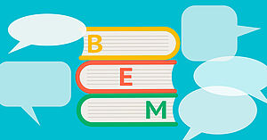 Drei Bücher übereinandergestapelt. In den Büchern stehen jeweils die Buchstaben B, E und M. Der Bücherstapel wird umrandet von unterschiedlichen großen Sprechblasen ohne Füllung.