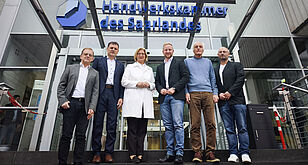 Vertreter*innen der Sonntagsallianz Saarland vor der Handwerkskammer des Saarlandes