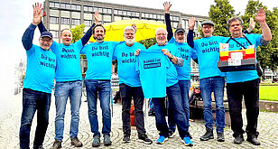Männer für Demokratie am Stand in Mannheim