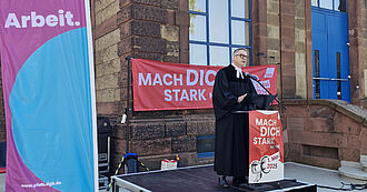 Pfarrer Gerd Kiefer beim Gottesdienst am ersten Mai in Kaiserslautern.