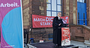 Pfarrer Gerd Kiefer beim Gottesdienst am ersten Mai in Kaiserslautern.
